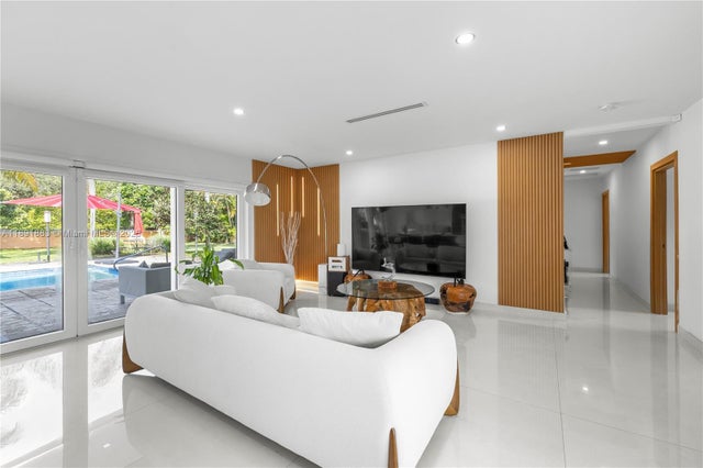 4 of 40 - 7150 Sw 77th Pl, Miami, FL
