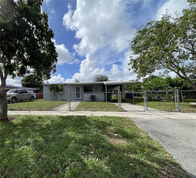 1 of 14 - 1854 Lauderdale Manor Dr, Fort Lauderdale, FL