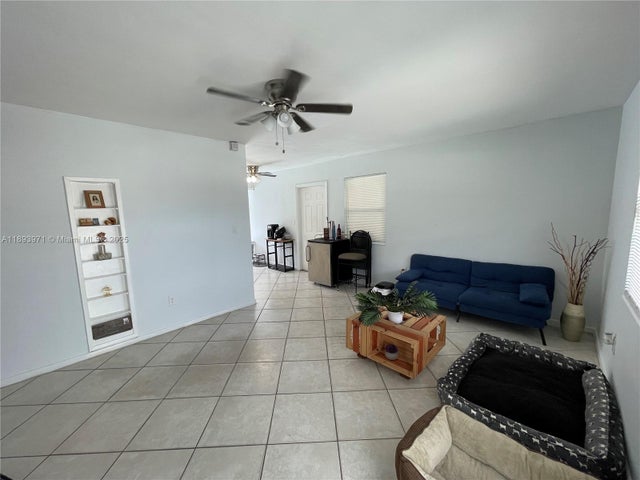 4 of 14 - 1854 Lauderdale Manor Dr, Fort Lauderdale, FL