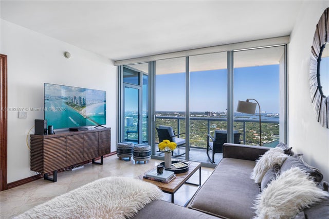 4 of 20 - 601 Ne 36th St 2908, Miami, FL