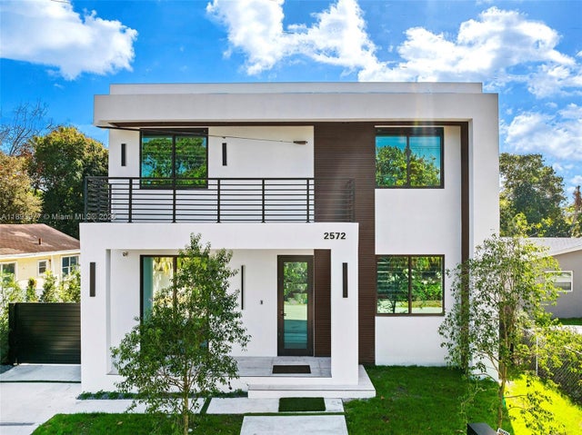 3 of 72 - 2572 Ne 182nd Ter, North Miami Beach, FL