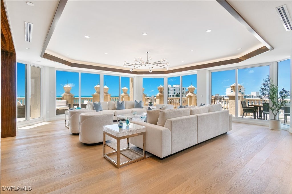 4021 Gulf Shore Blvd N 14, Naples