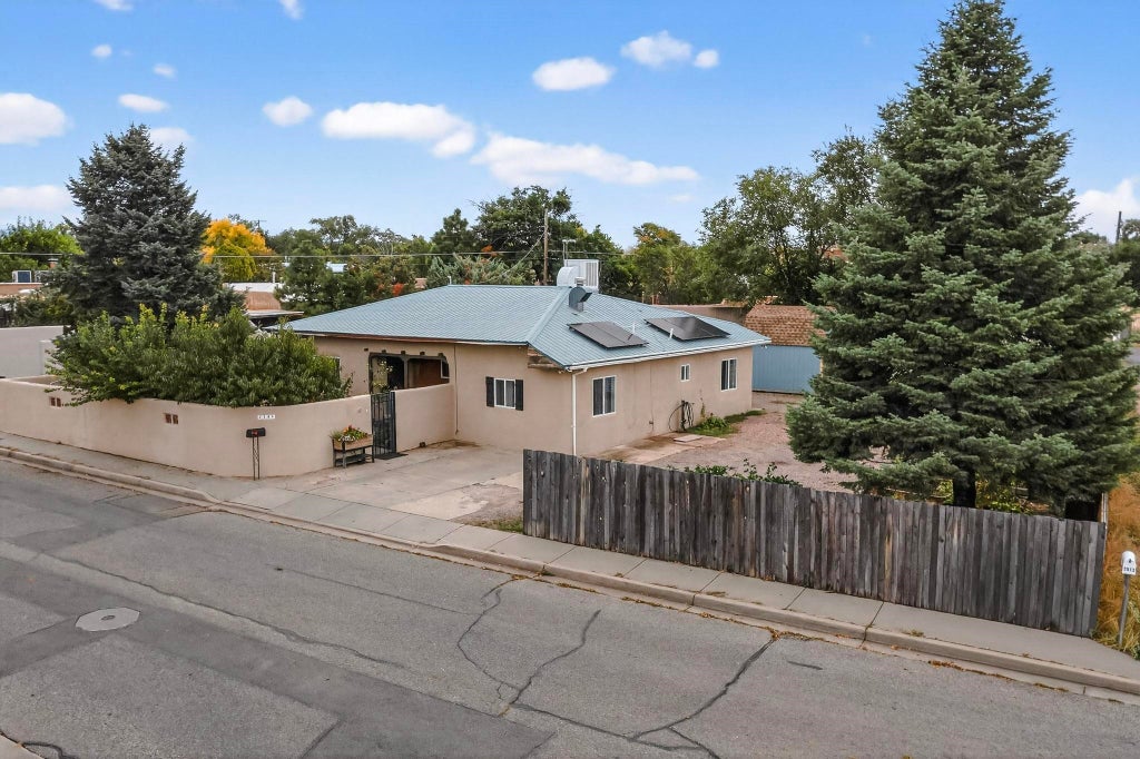 2504 Rosina Street, Santa Fe