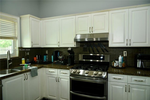 4 of 30 - 14931 Sw 168th Ter, Miami, FL