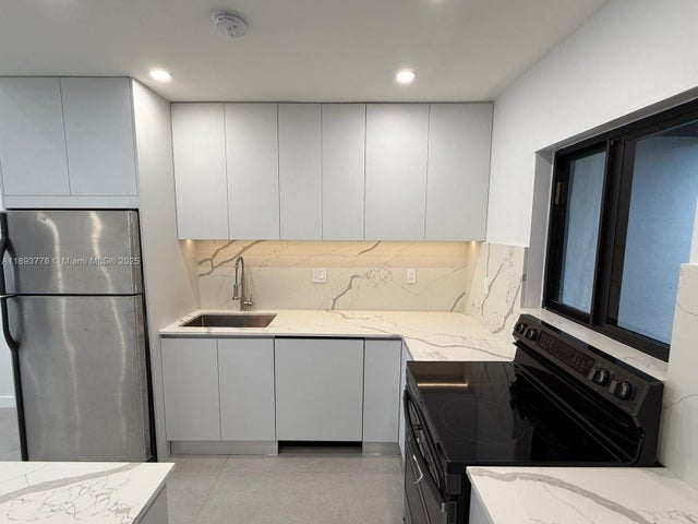 4 of 18 - 5521 Sw 24th Ave, Dania Beach, FL