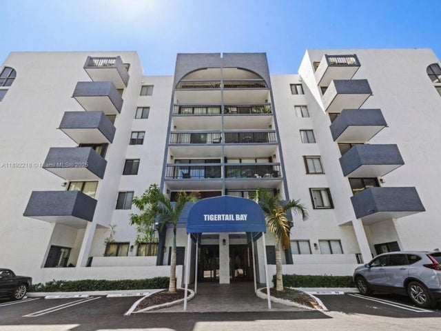 1 of 29 - 2715 Tigertail Ave 403, Coconut Grove, FL