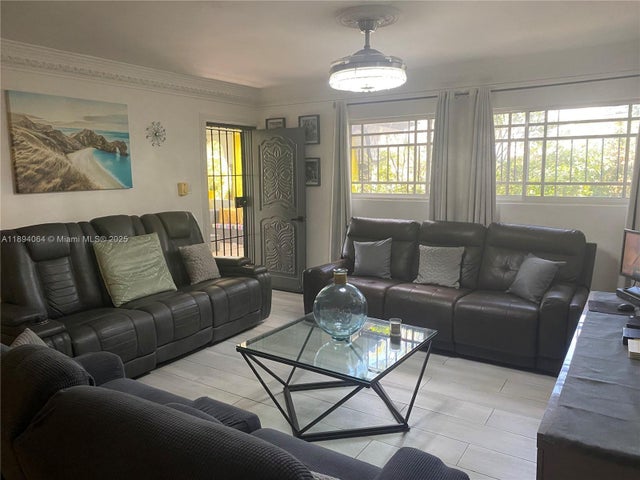 2 of 31 - 6 Calle 29 Este, , 