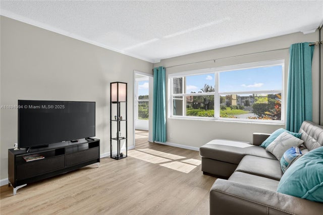 4 of 35 - 4706 Nw 36th St 411, Lauderdale Lakes, FL
