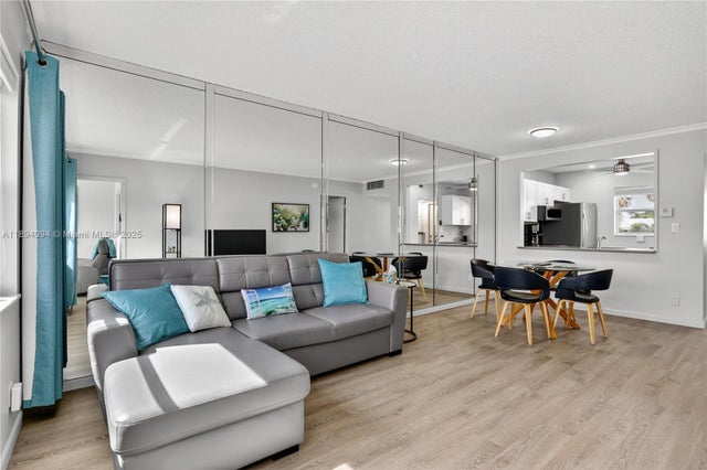 5 of 35 - 4706 Nw 36th St 411, Lauderdale Lakes, FL
