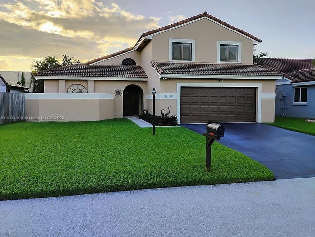 2 of 30 - 5920 York Ln, Davie, FL