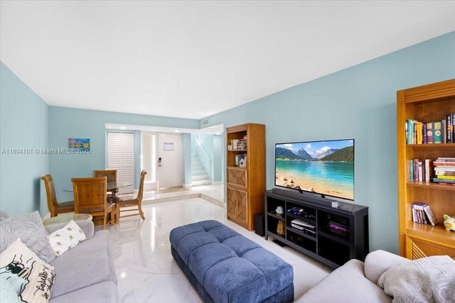 5 of 98 - 9450 Live Oak Pl 109, Davie, FL