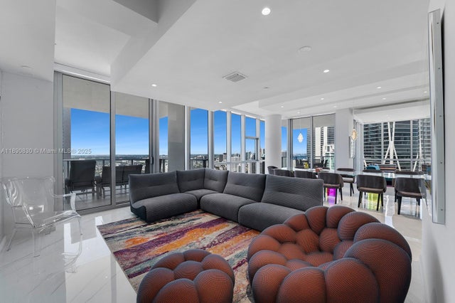 5 of 37 - 851 Ne 1st Ave 4401/4402, Miami, FL