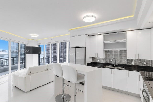 4 of 18 - 60 Sw 13th St 2500, Miami, FL