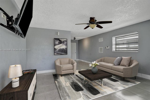 2 of 20 - 4577 Nw 16th Ter, Tamarac, FL