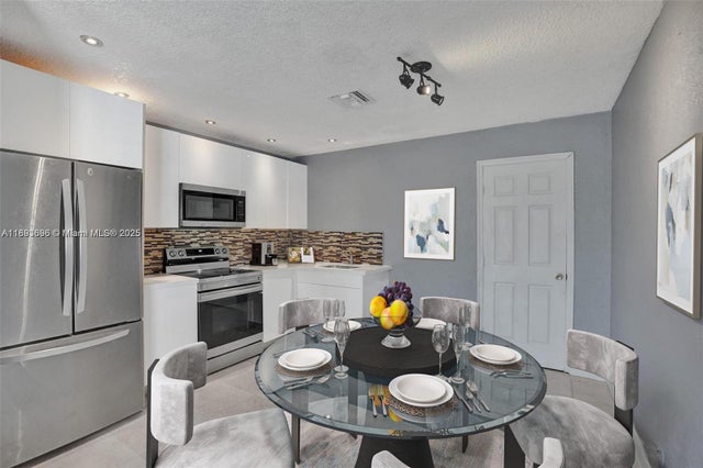 4 of 20 - 4577 Nw 16th Ter, Tamarac, FL