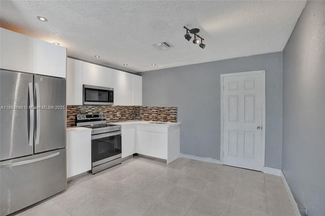 5 of 20 - 4577 Nw 16th Ter, Tamarac, FL