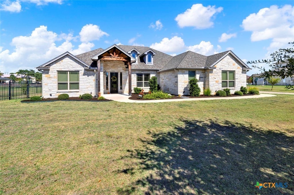 418 Creekside Drive, Salado