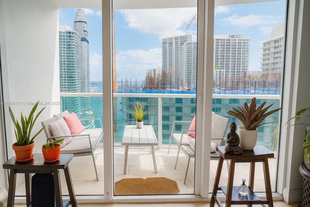 3 of 14 - 31 Se 5th St 4016, Miami, FL