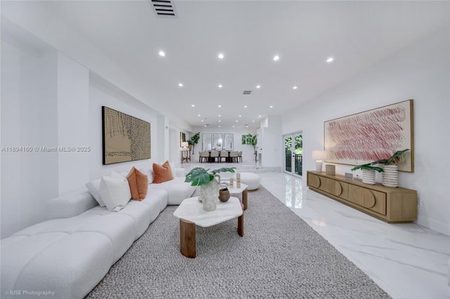 871 Ne 81st St, Miami