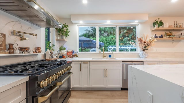 4 of 58 - 1015 Ne 119th St, Biscayne Park, FL