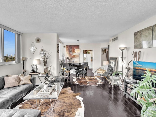 1 of 32 - 6422 Collins Ave 701, Miami Beach, FL