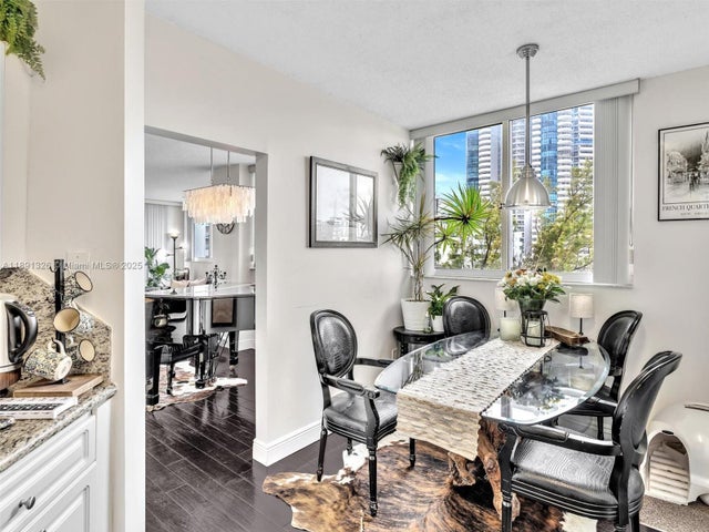 2 of 32 - 6422 Collins Ave 701, Miami Beach, FL