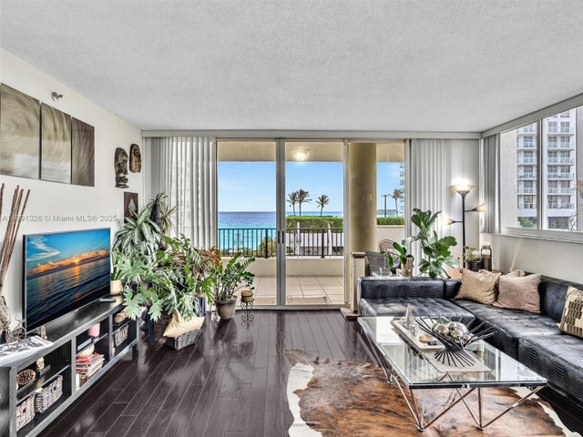 3 of 32 - 6422 Collins Ave 701, Miami Beach, FL