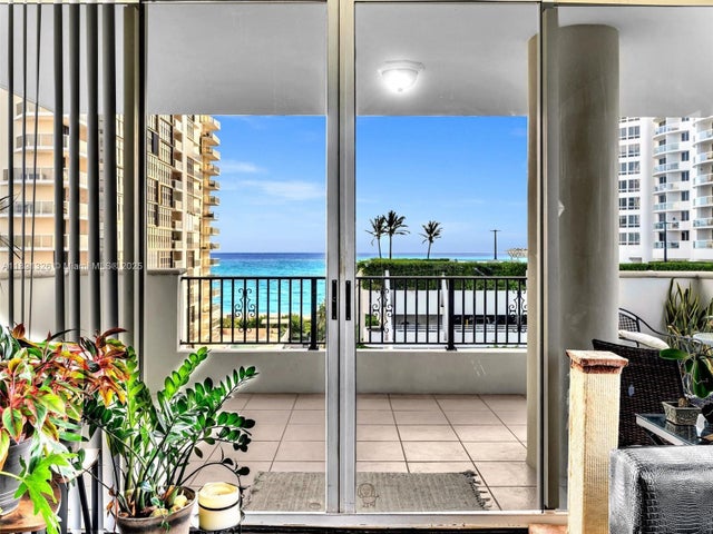 4 of 32 - 6422 Collins Ave 701, Miami Beach, FL