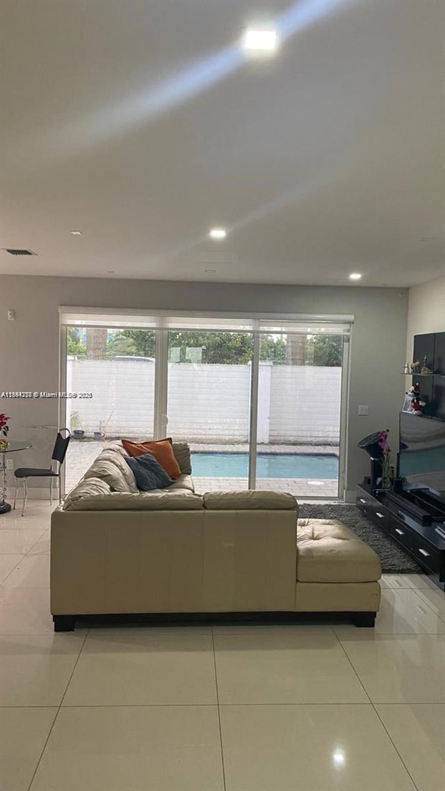 4 of 9 - 9880 Nw 74th Ter, Doral, FL