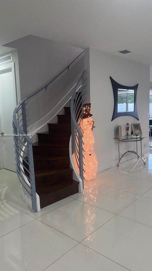 5 of 9 - 9880 Nw 74th Ter, Doral, FL