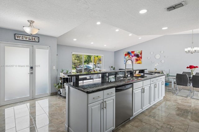 4 of 29 - 155 Sw 32nd Ter, Deerfield Beach, FL