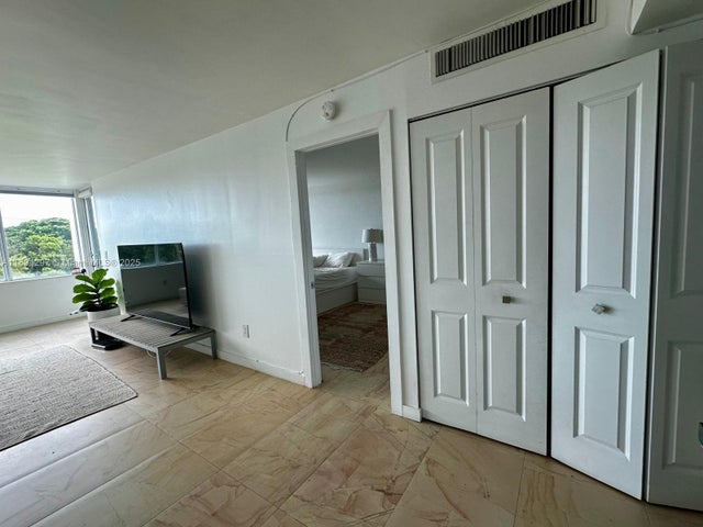 3 of 12 - 8233 Harding Ave 403, Miami Beach, FL