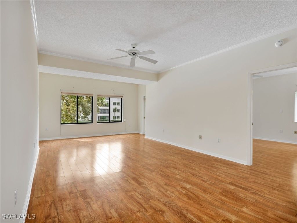 900 Arbor Lake Dr 9-206, Naples