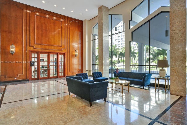 5 of 42 - 5601 Collins Ave 504, Miami Beach, FL