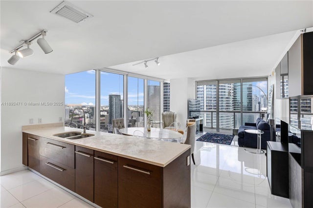 2 of 20 - 475 Brickell Ave 4015, Miami, FL