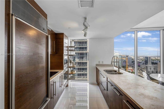 4 of 20 - 475 Brickell Ave 4015, Miami, FL