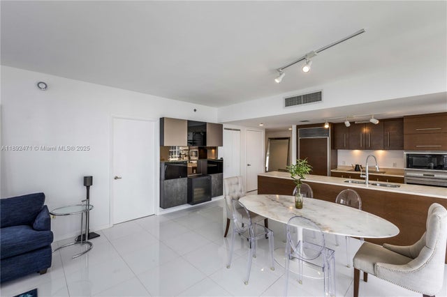 5 of 20 - 475 Brickell Ave 4015, Miami, FL