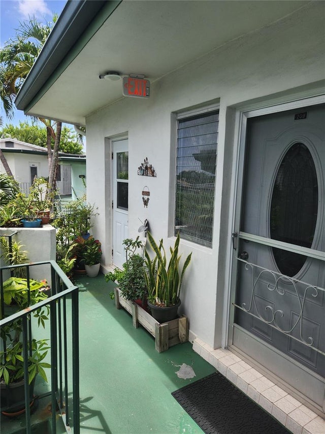 1 of 14 - 18710 Ne 18th Ave 209, Miami, FL