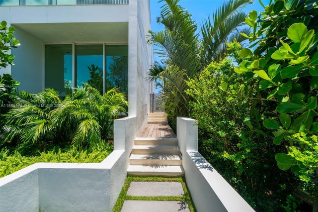 4 of 64 - 1011 W 48th St 8, Miami Beach, FL