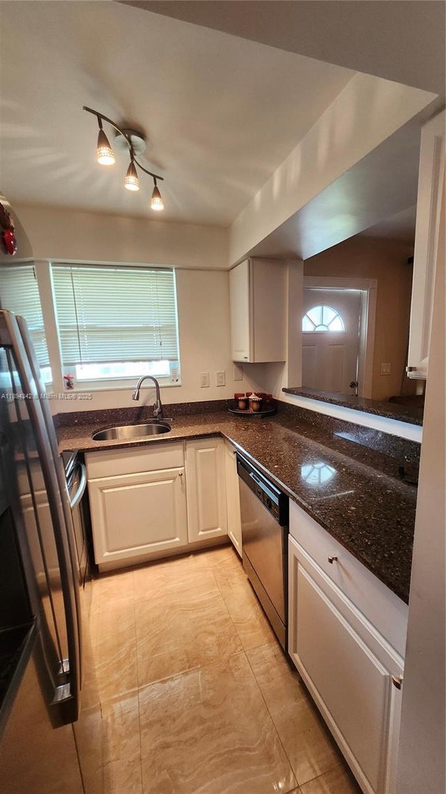 2 of 35 - 20 Se 13th St C4, Boca Raton, FL