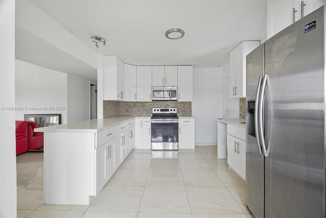 2 of 29 - 510 N 56th Ave, Hollywood, FL