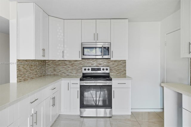 4 of 29 - 510 N 56th Ave, Hollywood, FL