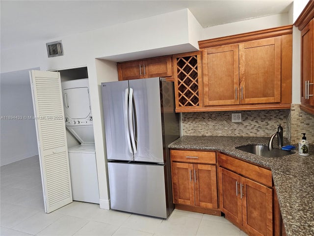 3 of 12 - 10142 Sw 77th Ct 10142, Miami, FL