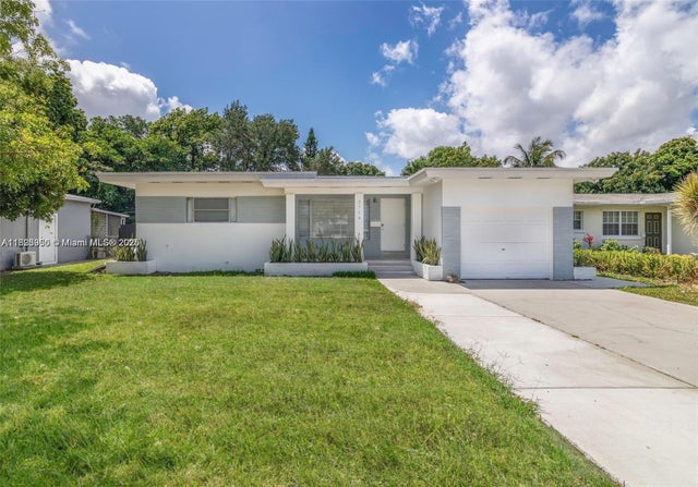2 of 18 - 2718 Adams St, Hollywood, FL