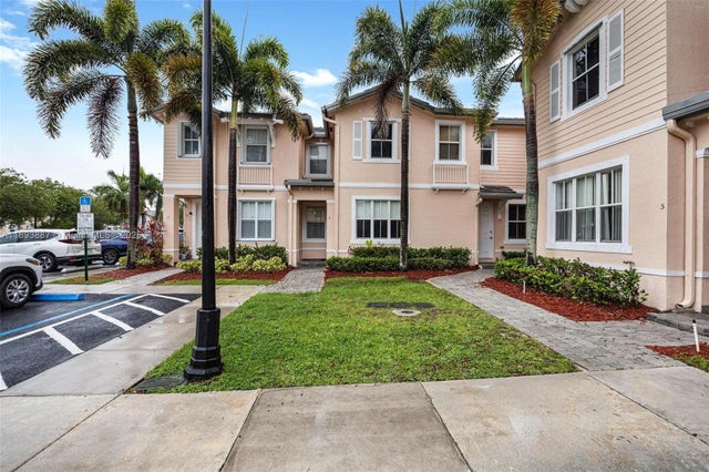 1 of 40 - 2884 Se 2nd Dr, Homestead, FL