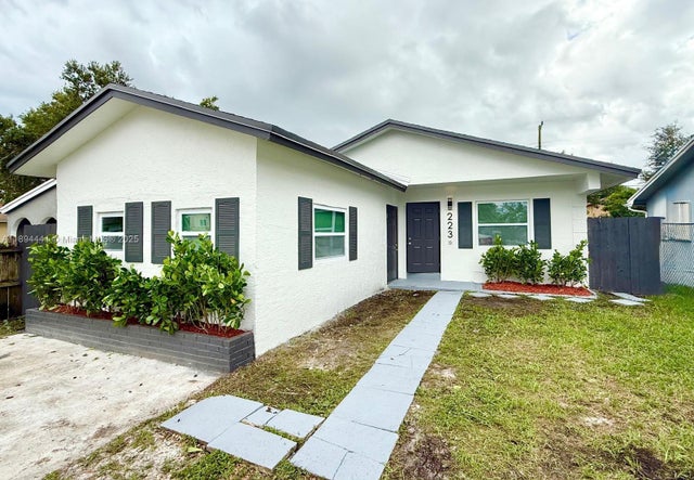 2 of 30 - 2230 Farragut St, Hollywood, FL