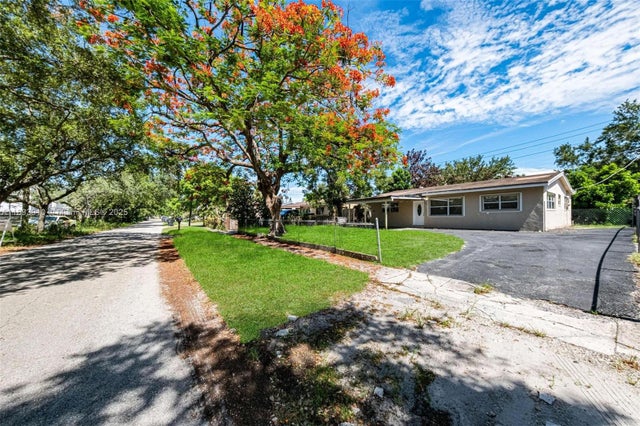 2 of 45 - 6442 Oak St, Hollywood, FL