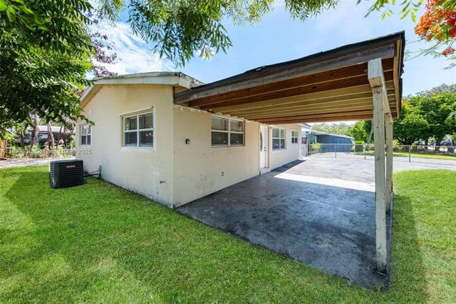 4 of 45 - 6442 Oak St, Hollywood, FL