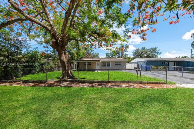 5 of 45 - 6442 Oak St, Hollywood, FL