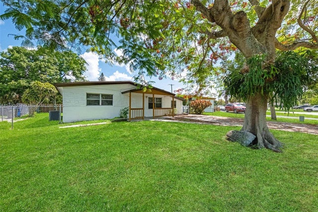 4 of 36 - 5736 Simms St, Hollywood, FL